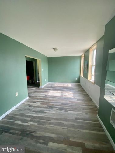 1924 4 St, Philadelphia PA 19122-2206 exterior