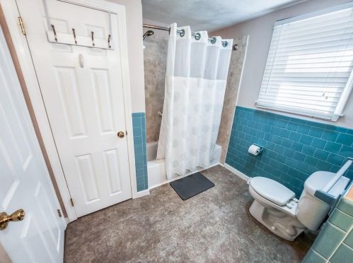 868 Greenville Ave, Providence RI  02919-1324 exterior