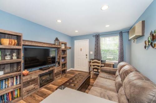 103 Woodcrest Dr, Morristown NJ 07960-4540 exterior