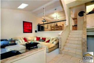 18701 Hatteras St, Los Angeles CA  91356-1401 exterior