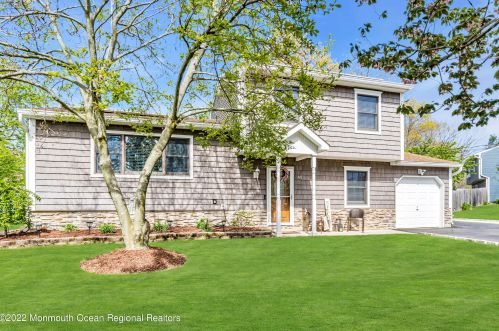 65 Woodland Rd, Berkeley Township, NJ 08721-1905