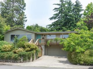 2845 University St, Eugene, OR 97403-1669