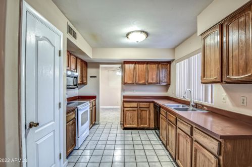 7330 Coolidge St, Phoenix AZ 85015-3845 exterior