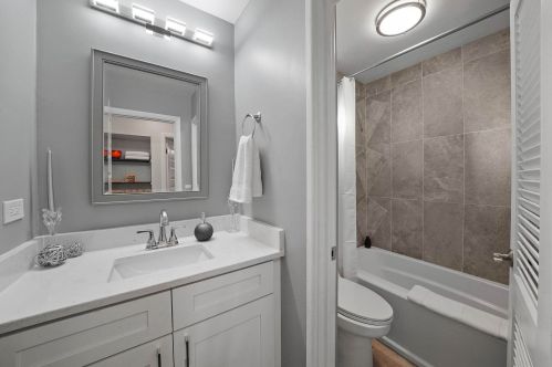 620 95th St, Chicago IL 60617-5005 exterior