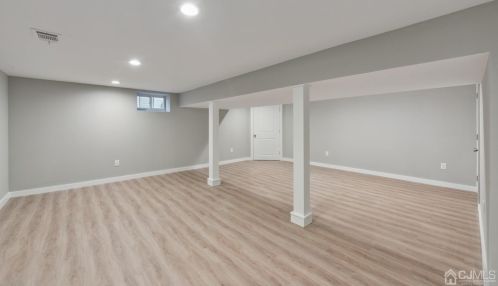 13 Albany St, Edison NJ  08837-3223 exterior