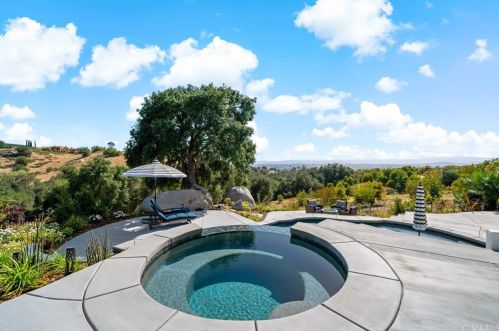 39111 Chaparral Dr, Temecula CA 92592-2020 exterior