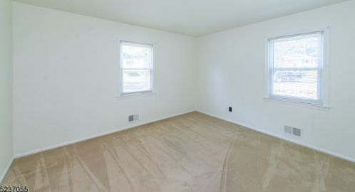 127 Brk Dr, Dover NJ 07801-4704 exterior