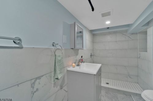 33 Liberty St, Town Center NJ 07052-5501 exterior