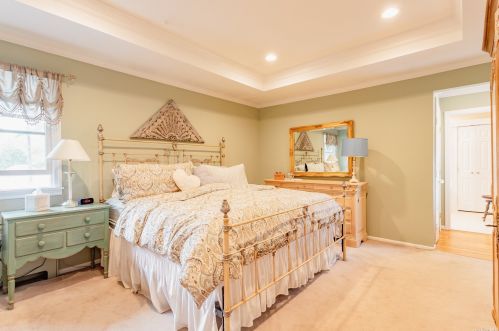 17 Dryden Way, Commack NY 11725-1927 exterior