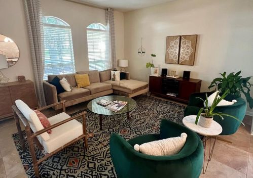 1837 Chasewood Dr, Austin TX  78727-6371 exterior