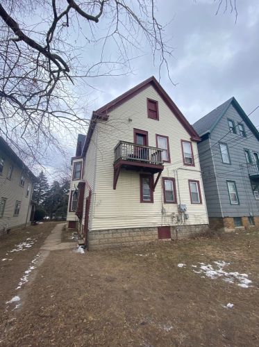 1016 37th St, Milwaukee WI  53208-1420 exterior