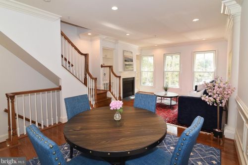 713 Carpenter Rd, Alexandria VA  22314-6227 exterior