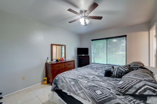 218 Cherryhill Rd, Fort Pierce FL 34953-6232 exterior