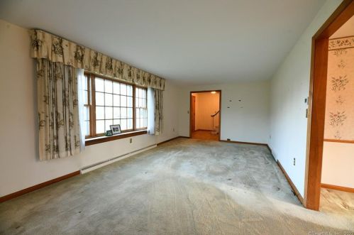 64 Grv Rd, North Haven CT 06473-2420 exterior