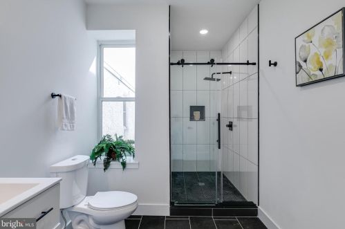 1013 24th St, Philadelphia PA  19146-2543 exterior