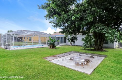 426 Eastport Cir, Fort Pierce FL  34953-7126 exterior