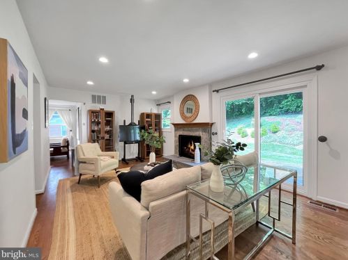 733 Rdg Dr, Mc Lean VA 22101-1620 exterior