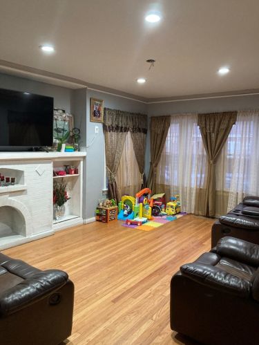 5716 Artesian Ave, Chicago, IL 60629-1018