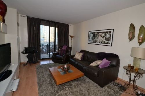 330 Jefferson St, Chicago IL  60661-1105 exterior