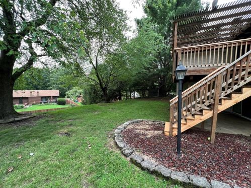 2041 Nettlewood Ct, Hazelwood MO 63043-2141 exterior