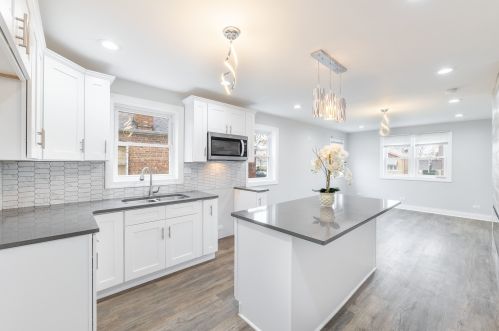 5009 Lavergne Ave, Chicago IL 60638-5831 exterior