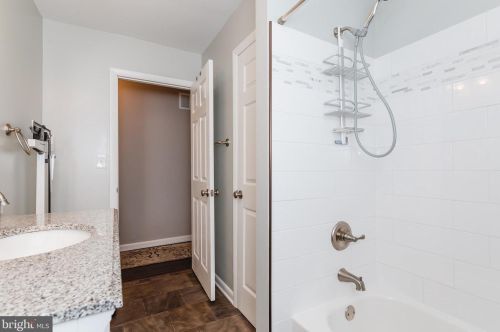 33 Vly Vw Dr, Hanover PA 17331-8307 exterior