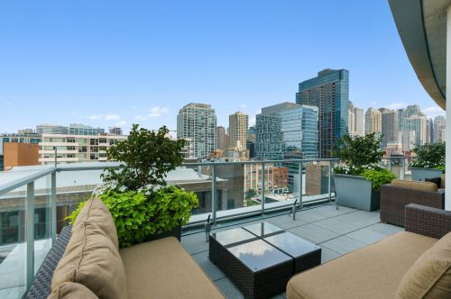 303 Ohio St, Chicago IL 60654-7963 exterior