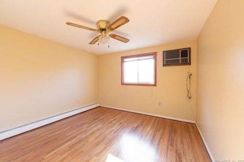 33 Tabor Rd, Enfield CT 06082-2056 exterior