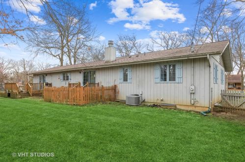 6814 Hillcrest Dr, Bull Valley IL 60012-3216 exterior