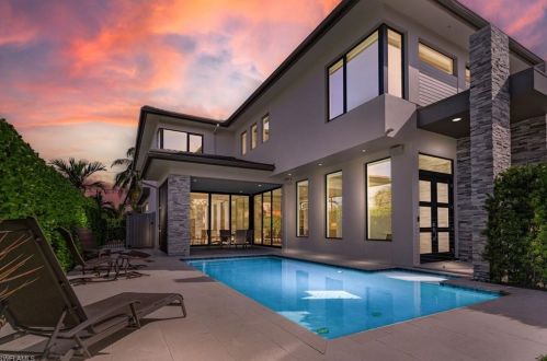 601 91 Ave, Naples FL 34108-2426 exterior