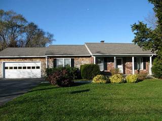 102 Clarke St, Jamestown, RI 02835-1343