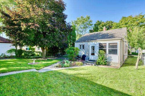 2872 75th St, Milwaukee, WI 53219-2807