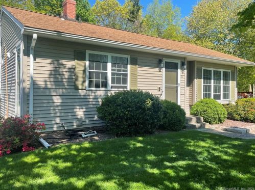 52 Mohawk Dr, Wallingford, CT 06492-2806