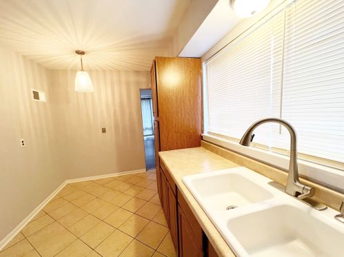 7458 Constance Ave, Chicago IL 60649-3120 exterior