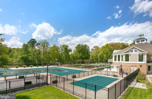 7513 Cross Gate Ln, Alexandria VA 22315-4619 exterior