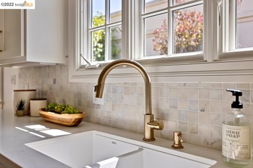 1614 Capistrano Ave, Berkeley CA 94707-1803 exterior