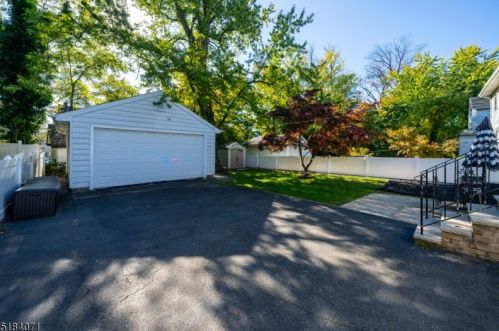 30 Brookwood Dr, Maplewood NJ  07040-1905 exterior