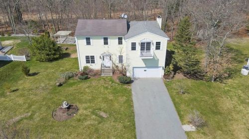 61 Fieldstone Dr, Coventry, RI 02816-8722