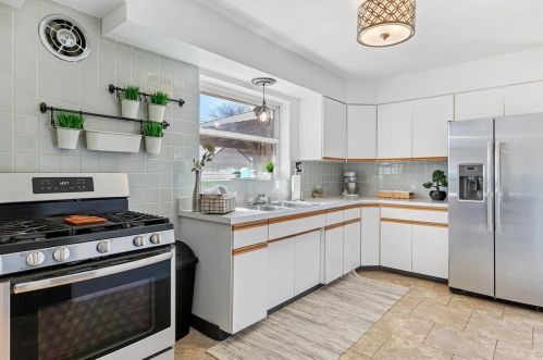 6438 Lawnside Dr, Saint Louis MO 63123-3309 exterior