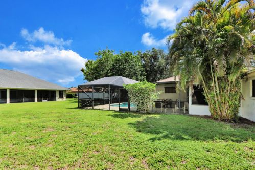 5709 Eagle Dr, Fort Pierce FL 34951-2322 exterior