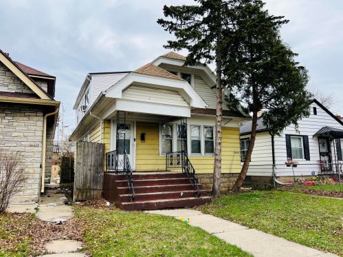 4644 28th St, Milwaukee, WI 53221-2106