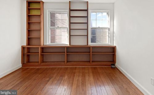 1030 31st St, Washington DC  20007-4405 exterior