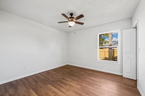 1702 Hampshire Ln, Fort Pierce FL 34953-2046 exterior