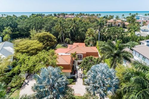 3232 Grn Dolphin Ln, Naples FL 34102-7916 exterior