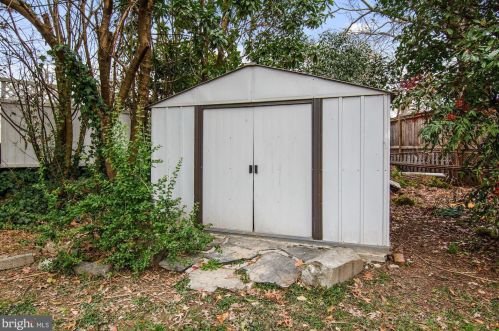 6662 Kings Hwy, Alexandria VA 22306-1506 exterior