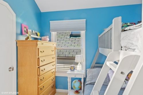 1828 Barry Ave, Chicago IL 60657-2042 exterior