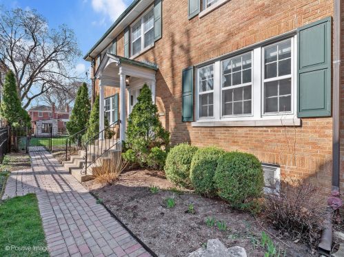 256 Forest Ave, Elmhurst, IL 60126-3548