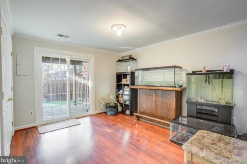 7818 Colonial Springs Blvd, Alexandria VA  22306-2864 exterior