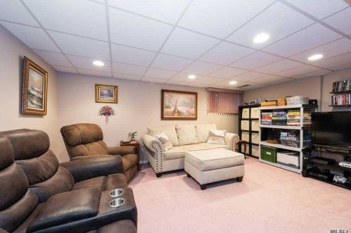 17 Algonquin Ln, Commack NY 11725-4601 exterior