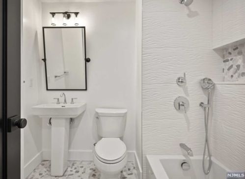 586 Palisade Ave, Teaneck NJ 07666-3145 exterior